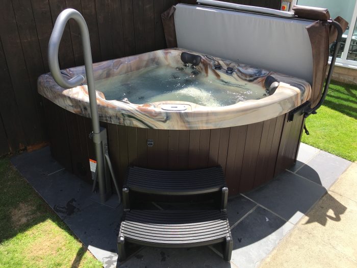American Whirlpool 261 Hot Tub