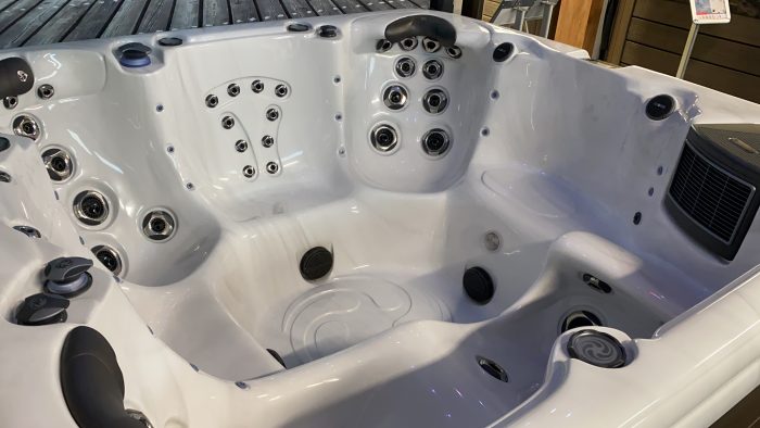 American Whirlpool 471 Hot Tub