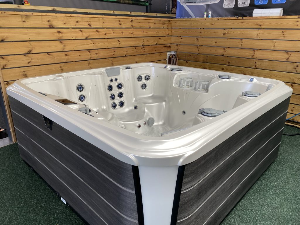 Marquis Spas Crown Summit – Welsh Hot Tubs