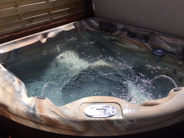 American Whirlpool 261 Hot Tub