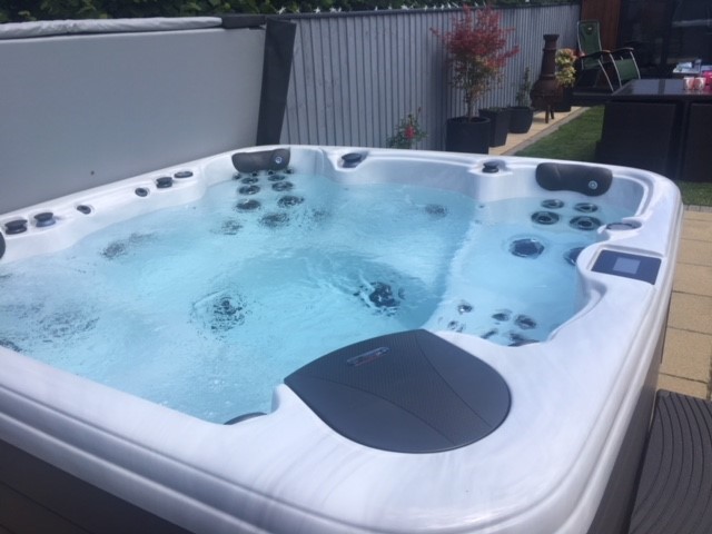 American Whirlpool 472 Hot Tub